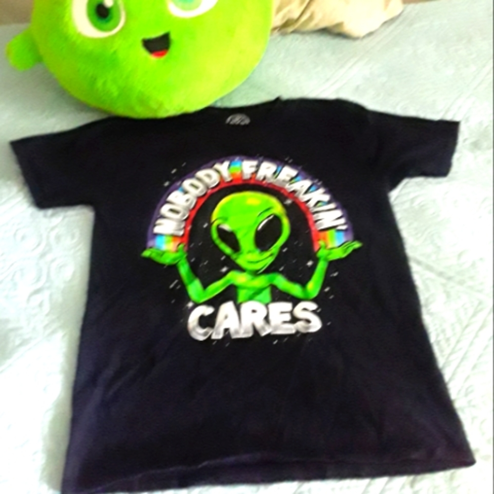 ODM Alien T-shirt Nobody Freakin Cares sz S